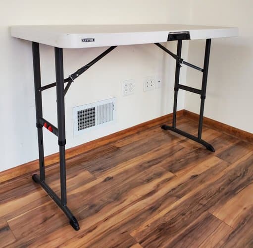 Portable folding table for crafts, home events, and workspace organization. Compact design with adjustable height, ideal for small rooms, offices, and creative projects. Sturdy and lightweight for versatile use.